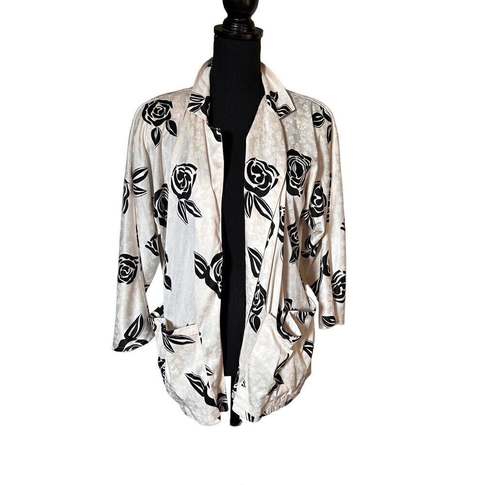 Vintage CUE fashions Silky Front Pocket Kimono White with Black Floral Design